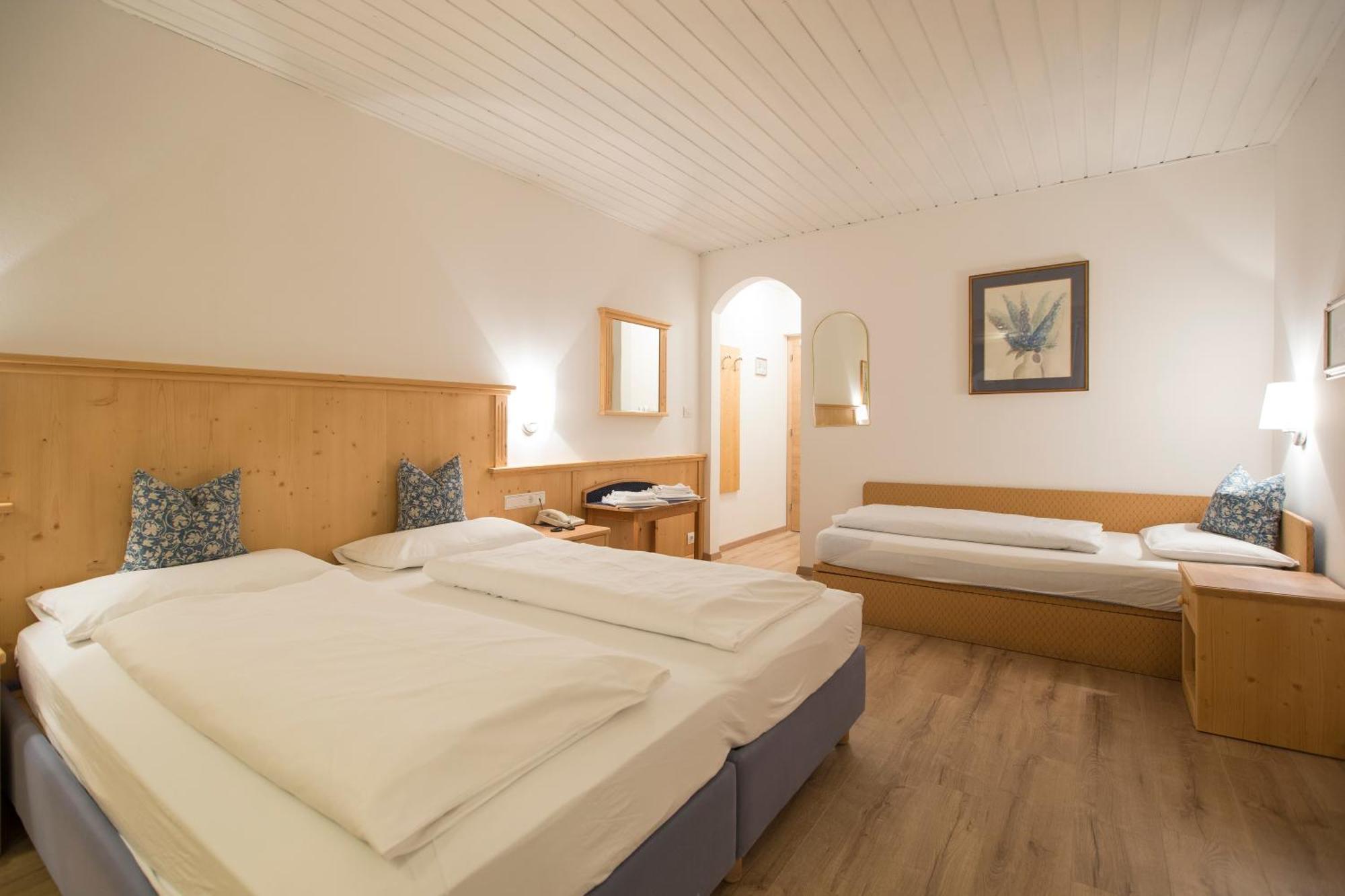 Hotel Krondlhof Brunico Ruang foto