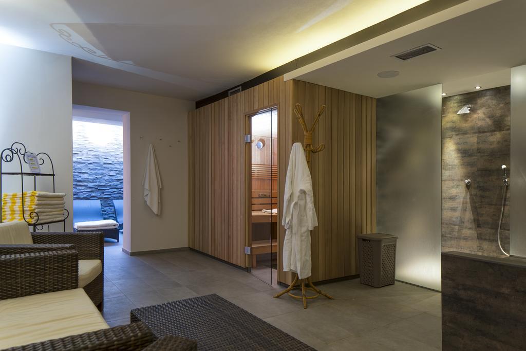 Hotel Krondlhof Brunico Bagian luar foto