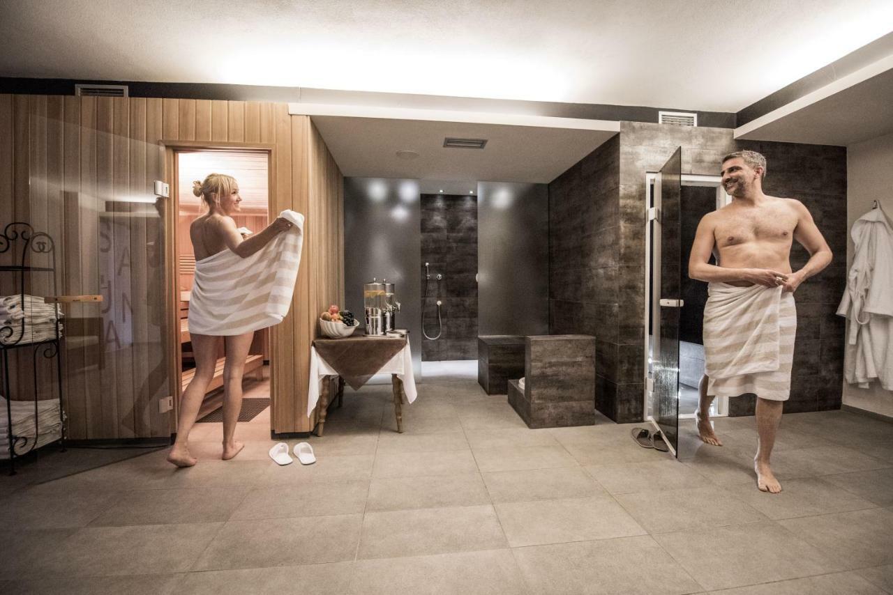 Hotel Krondlhof Brunico Bagian luar foto