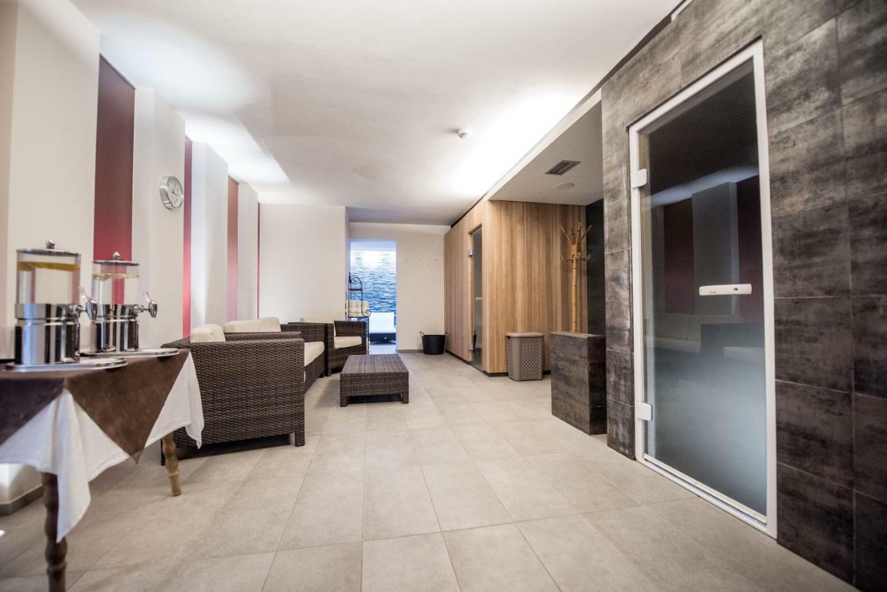 Hotel Krondlhof Brunico Bagian luar foto